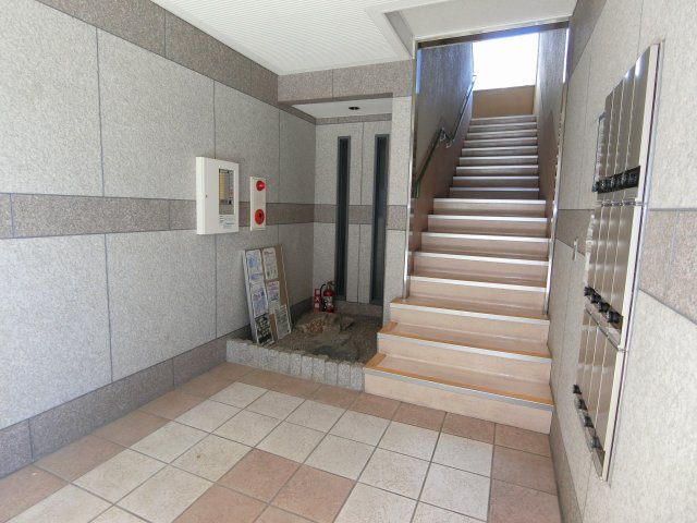 クオリティ平田のエントランス|毎日通るエントランスはこのようになっています