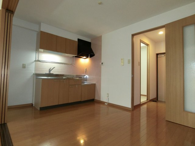 クオリティ平田の居間・リビング|こちらのリビングで趣味の時間をお楽しみください