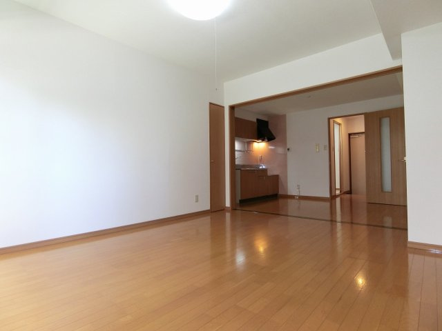 クオリティ平田の洋室|広々とした洋室です