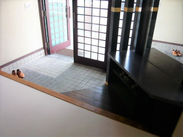 南町貸店舗の玄関