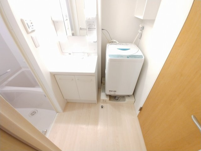クレイノコニシハウスの内装|独立洗面台あり  ※反転プラン有り(現状優先）