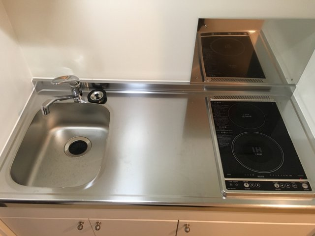 加古郡播磨町宮西２丁目のアパートのキッチン|調理スペースのある広々としたキッチンです。