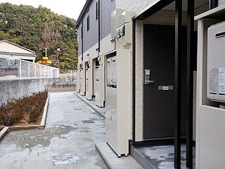 レオパレス北野屋敷の玄関