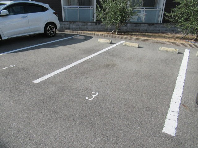 レオネクストたちばなの駐車場