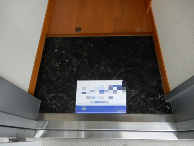 レオパレスＩ　ＴＯ　Ｕの玄関