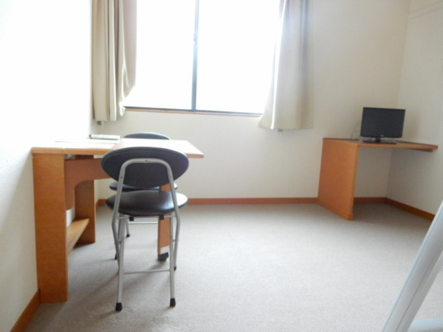 レオパレスＩ　ＴＯ　Ｕの居間・リビング