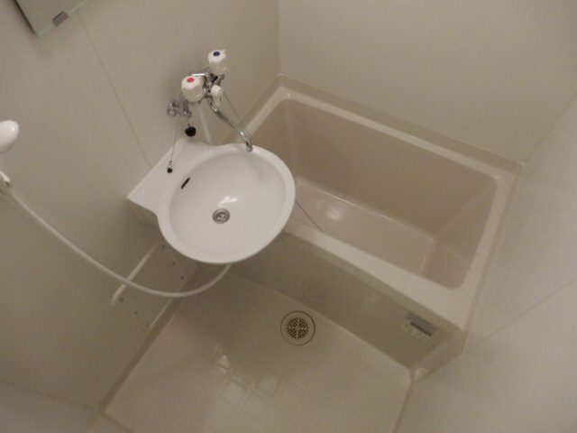 レオパレスＩ　ＴＯ　Ｕの浴室