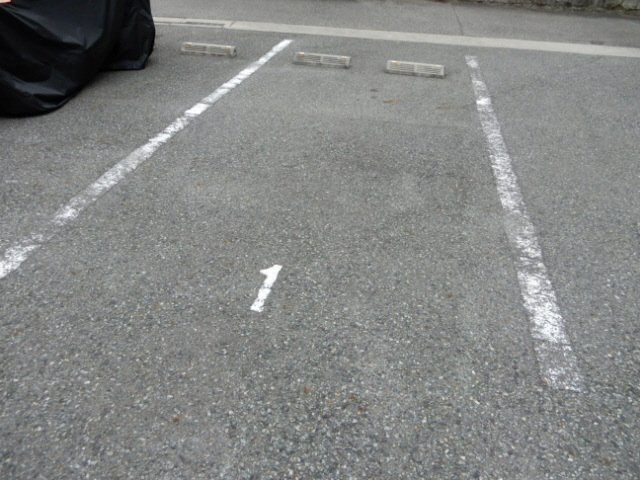 レオパレスＩ　ＴＯ　Ｕの駐車場