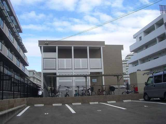 レオパレスイルクオーレの駐車場