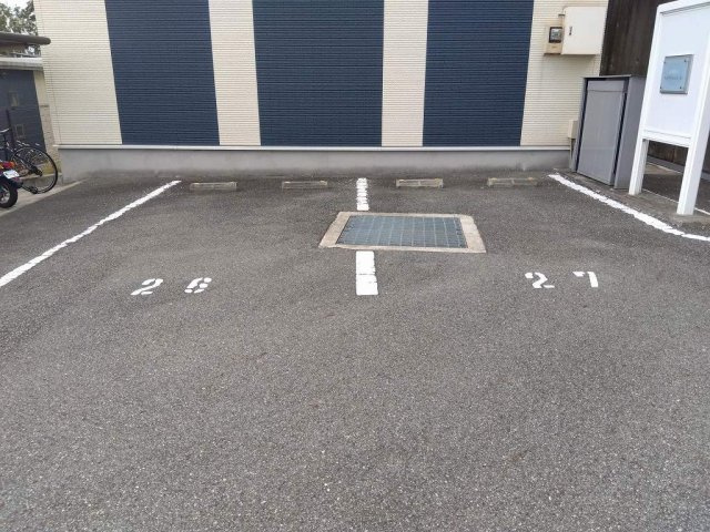 レオネクストディアベルジュⅡの駐車場
