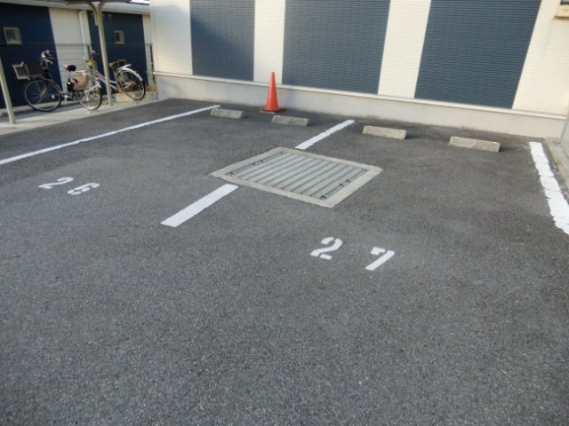 明石市魚住町金ケ崎のアパートの駐車場