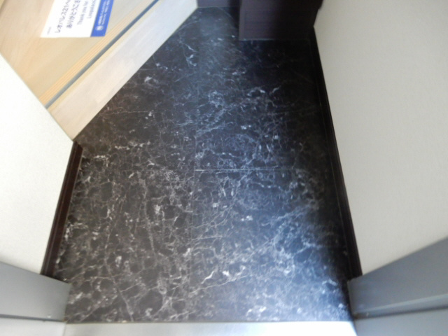 明石市魚住町金ケ崎のアパートの玄関