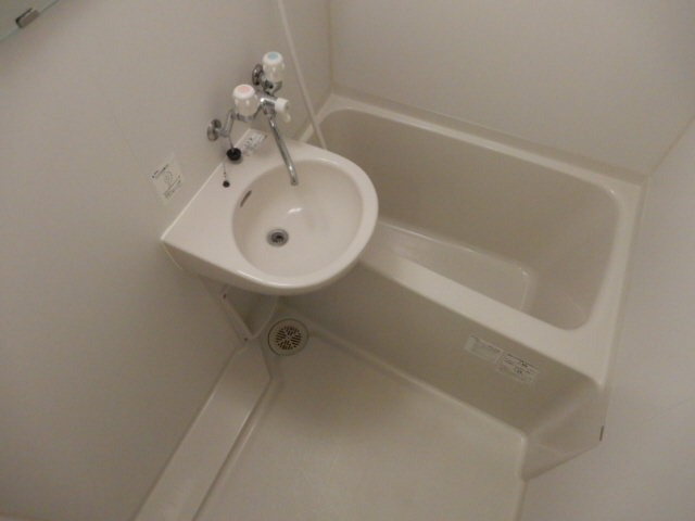 明石市魚住町金ケ崎のアパートの浴室