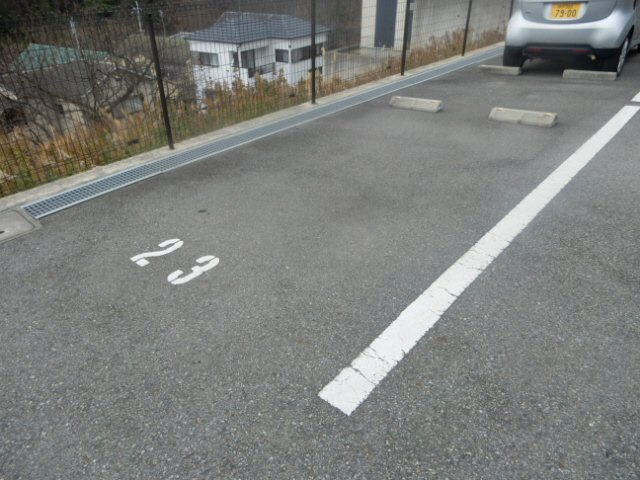 レオネクストディアベルジュⅠの駐車場