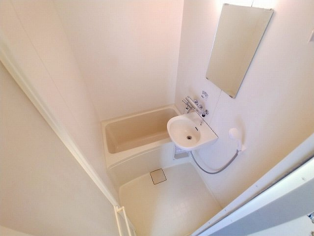 レオパレス明西の浴室