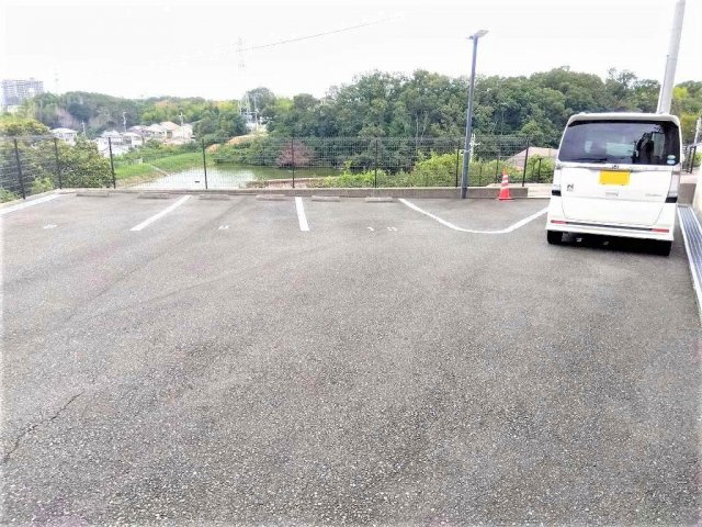 レオネクストディアベルジュⅠの駐車場