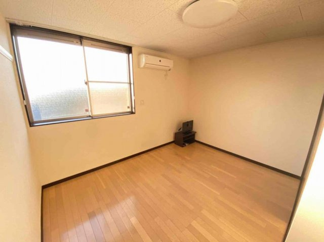 明石市魚住町金ケ崎のアパートの居間・リビング