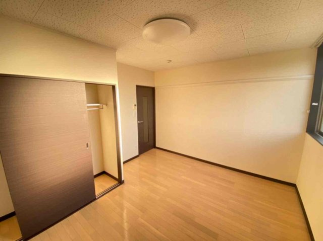 明石市魚住町金ケ崎のアパートの居間・リビング