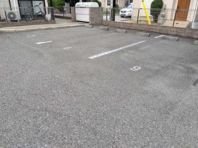 レオパレスフレンズⅡの駐車場
