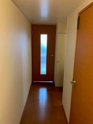 神戸市垂水区高丸４丁目のアパートの玄関