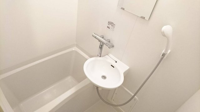 レオパレスウェンブリーの浴室