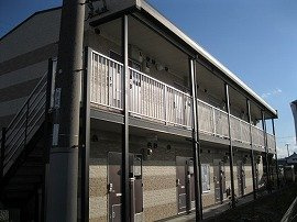 レオパレスアカネの玄関