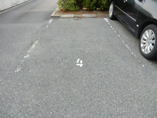 明石市二見町西二見のアパートの駐車場