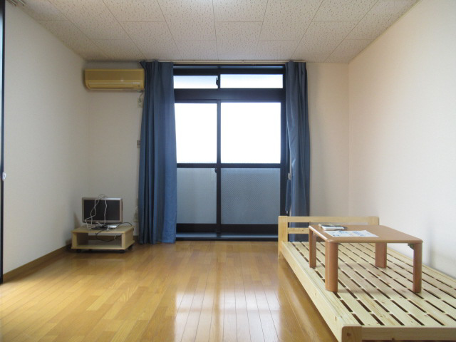 レオパレスＴＯＭＯＭＡＴＳＵの居間・リビング