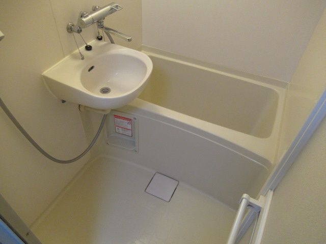 レオパレスＴＯＭＯＭＡＴＳＵの浴室