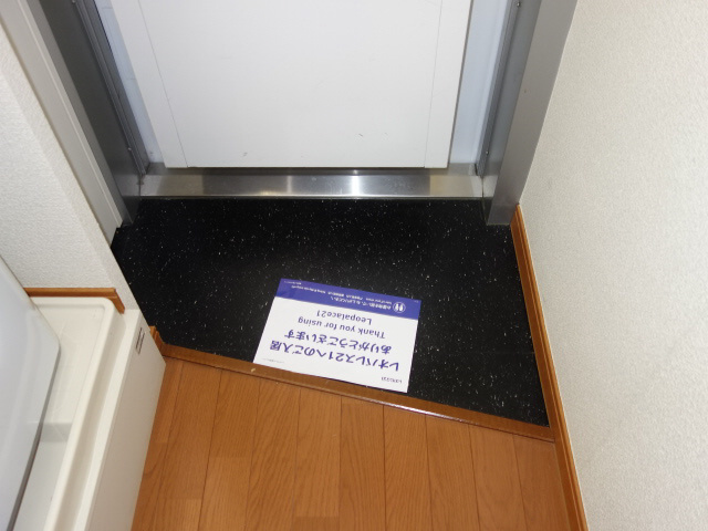 神戸市西区北別府３丁目のアパートの玄関