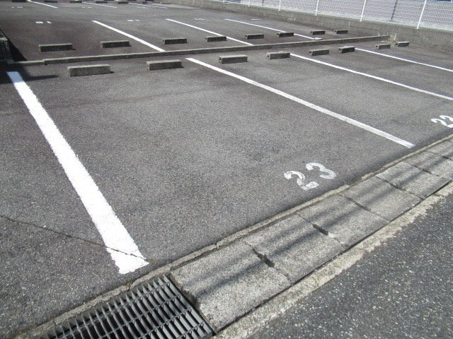 レオパレス神西の駐車場