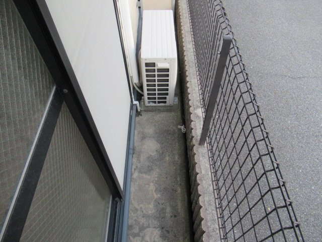 明石市大久保町大窪のアパートのバルコニー
