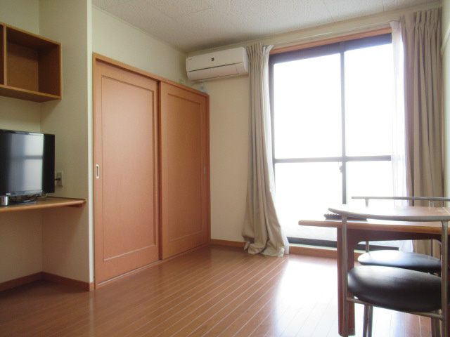 明石市大久保町大窪のアパートの居間・リビング