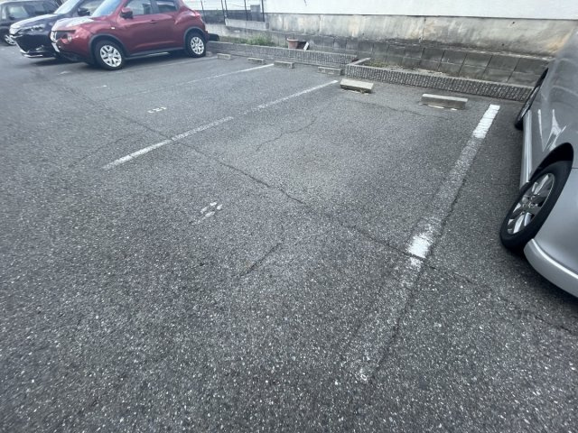 明石市大久保町大窪のアパートの駐車場