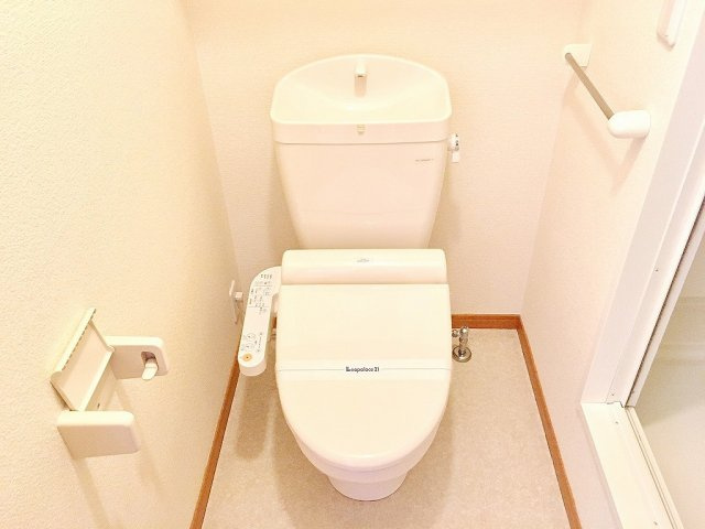 レオパレス翼Ⅵのトイレ|温水洗浄便座