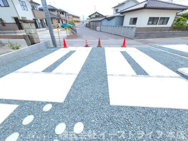 【新築戸建】　いわき市平中神谷3期　ラスト1棟の駐車場|1号棟写真　車種によっては3台駐車可能です。