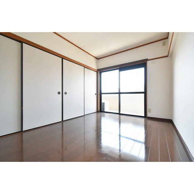 ルネッサ八女の洋室