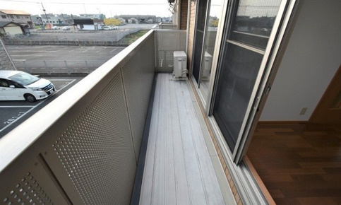 ハイム花みず樹【10.000円キャッシュバック対象物件】のバルコニー|陽当たり良好なバルコニーです