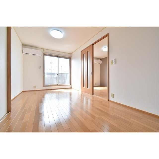 ハイム花みず樹【10.000円キャッシュバック対象物件】の居間・リビング|使いやすい居間です