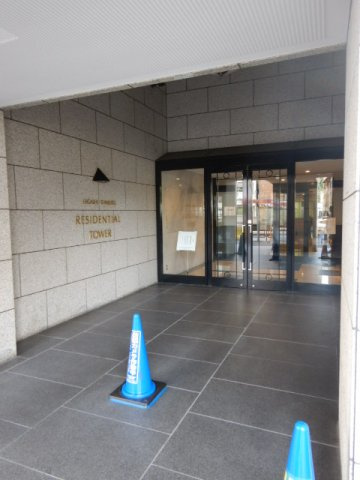 東新宿レジデンシャルタワーのエントランス