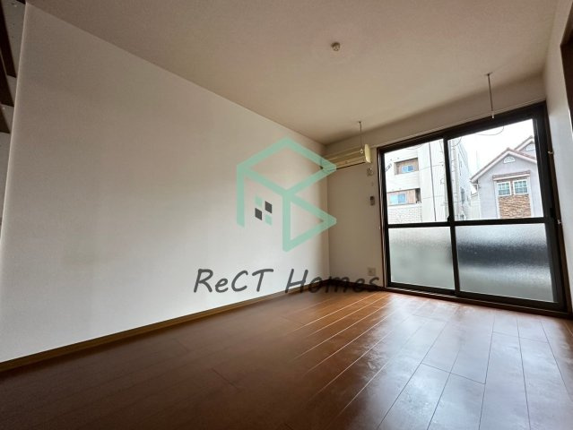 キャメロット飾磨B棟の居間・リビング