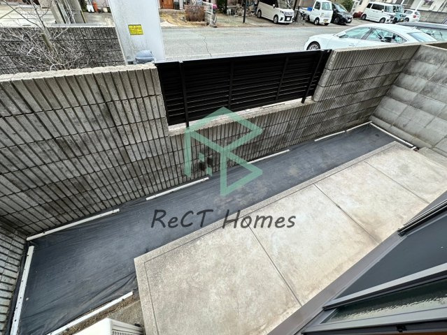 キャメロット飾磨B棟のバルコニー