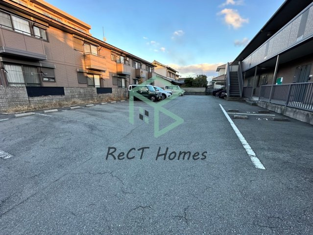 キャメロット飾磨B棟の駐車場