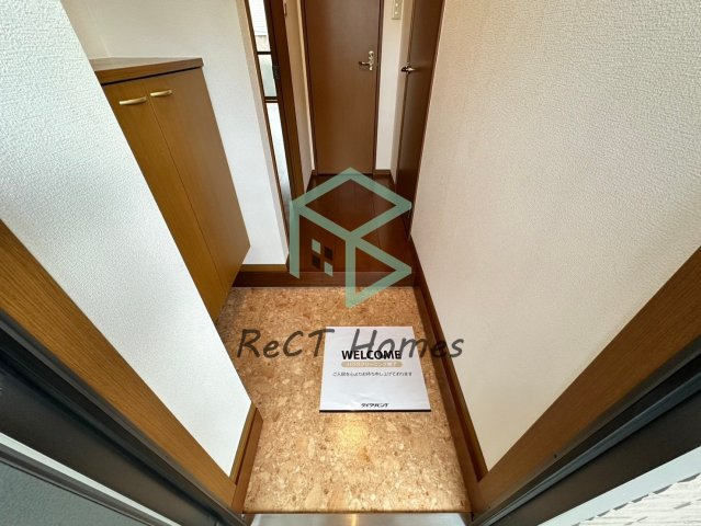 キャメロット飾磨B棟の玄関