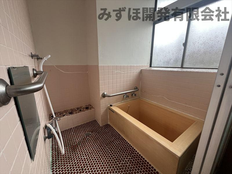 東根市本丸南2-2-16の浴室