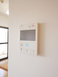【防犯設備】 | 甲府市国母8丁目 Ｈ12年築 ラフィーネ国母 内装一新 5階 | モニター付きインターフォン　オートロック