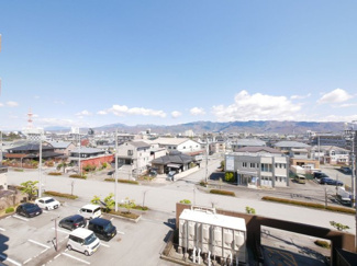 【展望】 | 甲府市国母8丁目 Ｈ12年築 ラフィーネ国母 内装一新 5階 | 北側外部廊下からの眺望　八ヶ岳がバッチリ望めます。