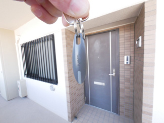 【その他】 | 甲府市国母8丁目 Ｈ12年築 ラフィーネ国母 内装一新 5階 | 1階エントランスにかざすセキュリティキー