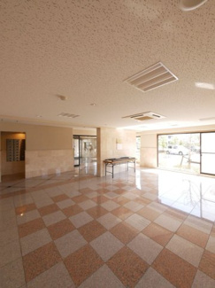 【エントランス】 | 綺麗に管理されたマンションエントランスホール