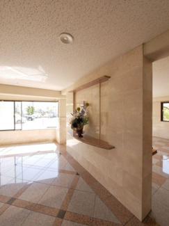 【エントランス】 | エントランスには生け花が